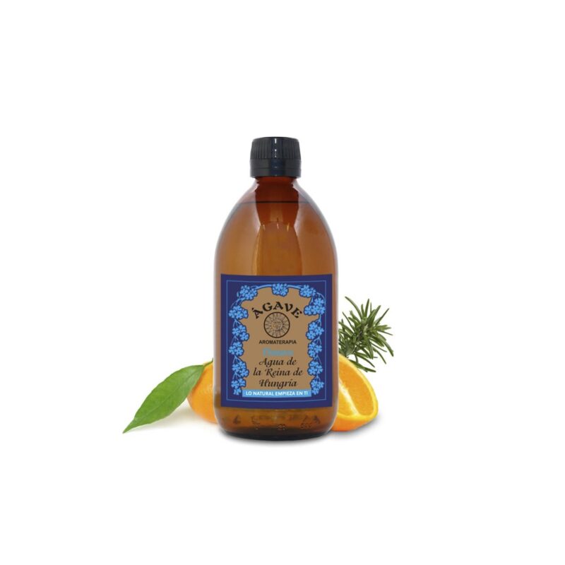 Tintura Agua de Reina de Hungría ÀGAVE Artesanía (Woda Królowej Węgier) w ciemnej szklanej butelce, otoczona świeżym rozmarynem, liściem mandarynki i przekrojoną pomarańczą, na białym tle.